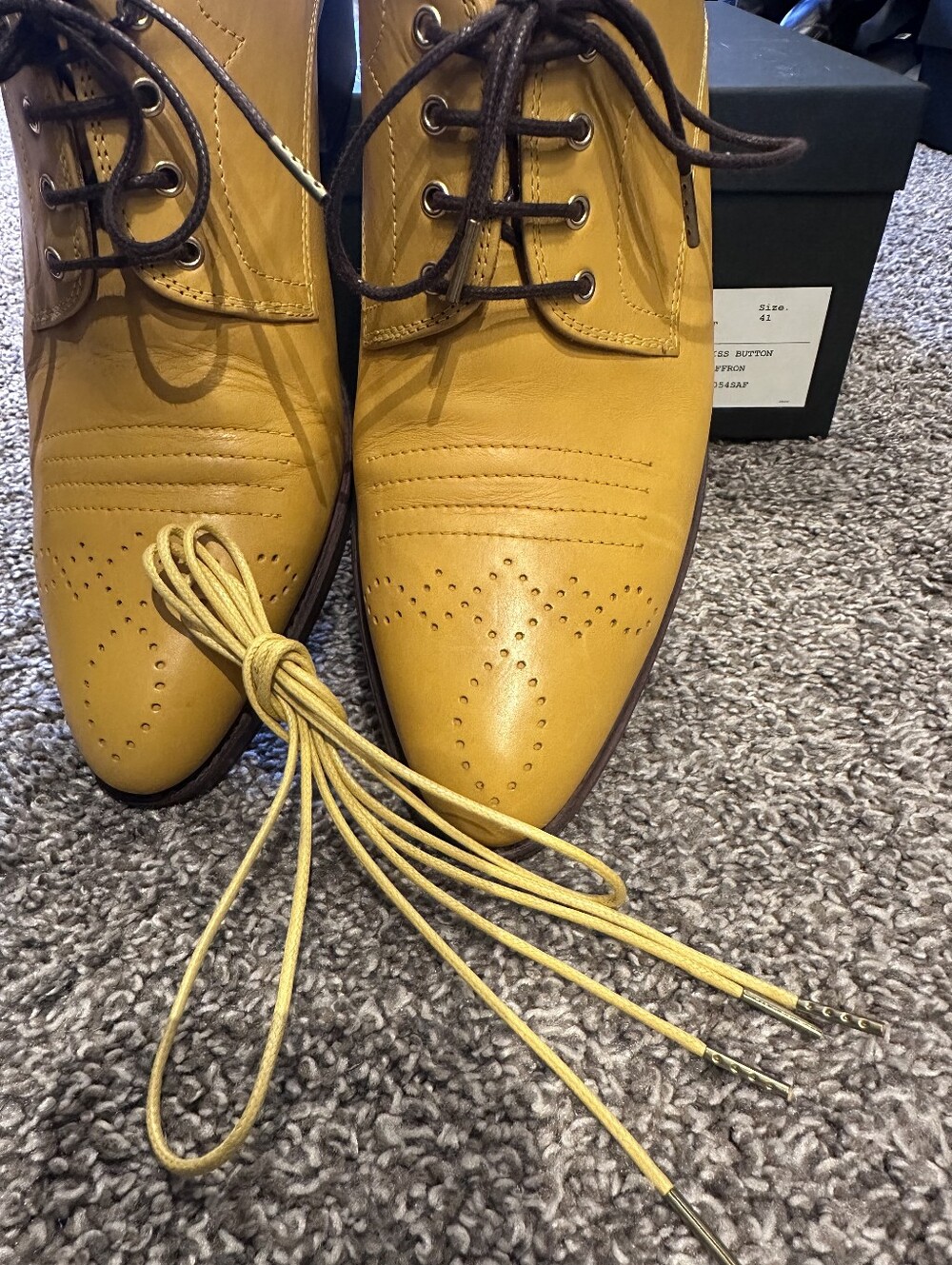 Angela Scott Yellow Leather Classic Lace-Up Oxford - Picture 7 of 8
